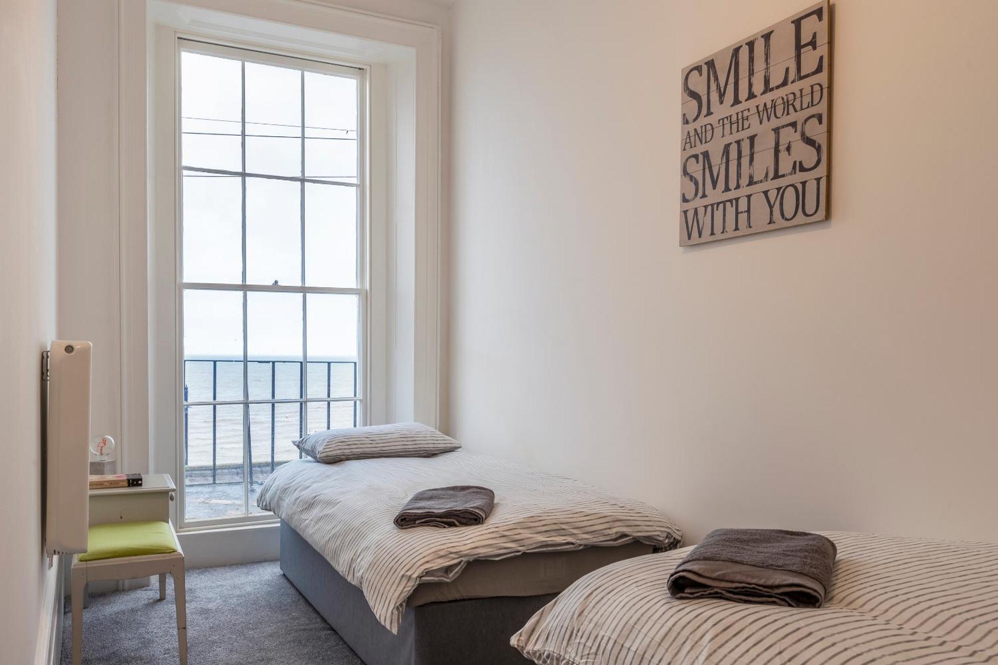 Seaside Serenity: Stylish Sea View Apartments In Herne Bay Eksteriør billede