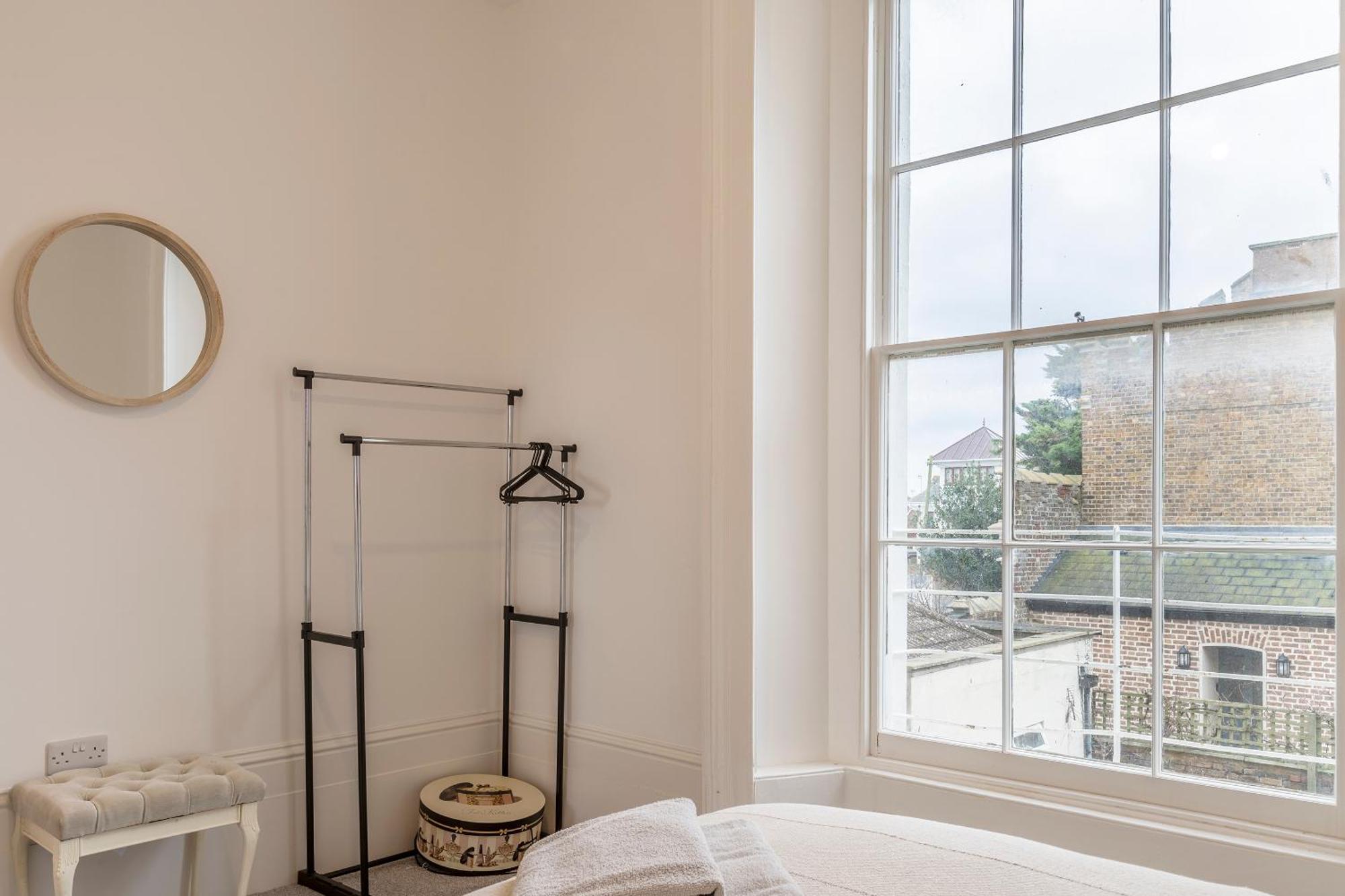 Seaside Serenity: Stylish Sea View Apartments In Herne Bay Eksteriør billede