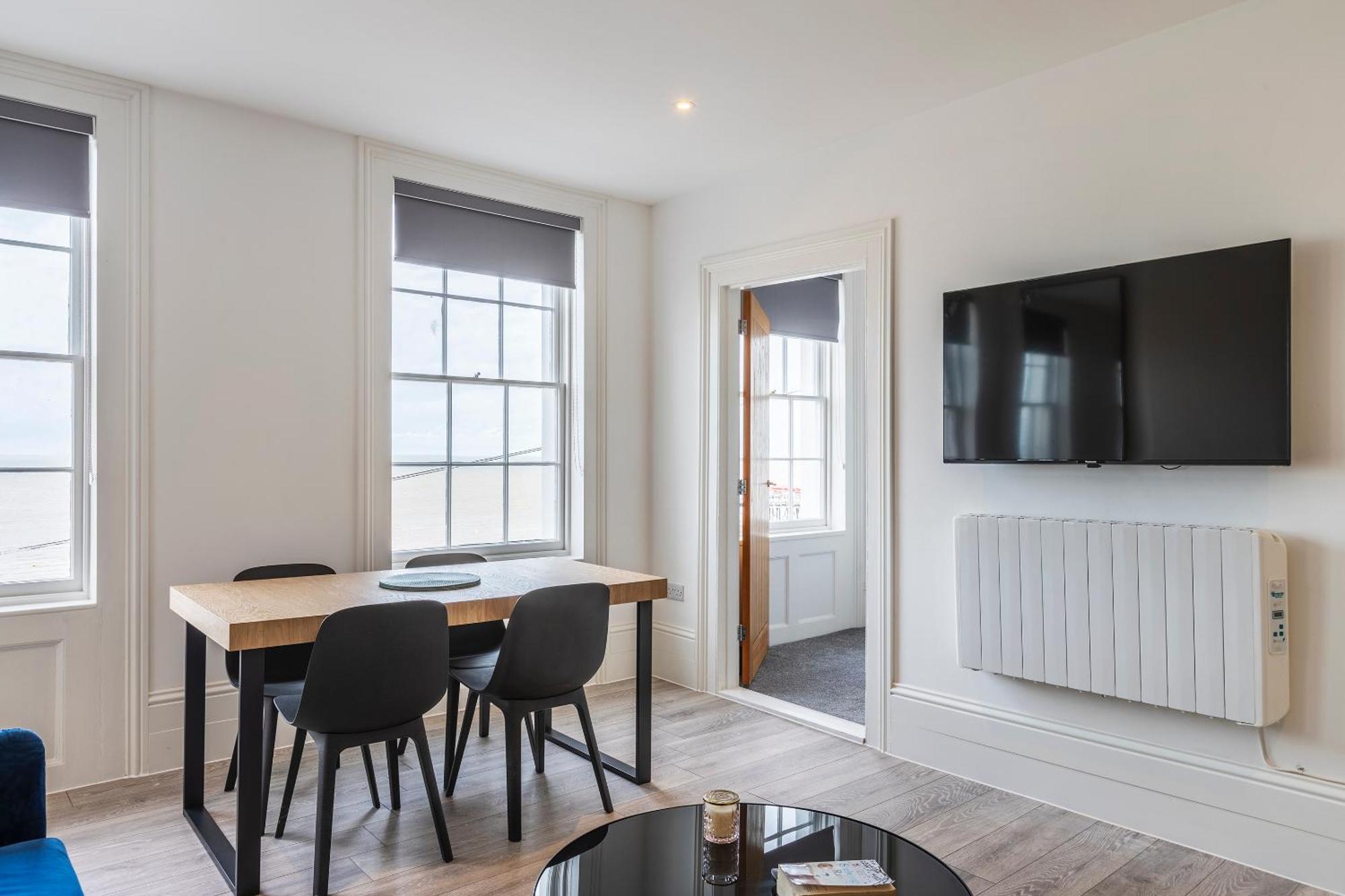 Seaside Serenity: Stylish Sea View Apartments In Herne Bay Eksteriør billede