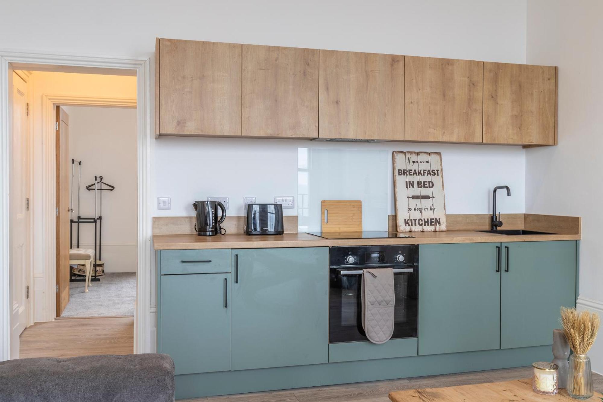 Seaside Serenity: Stylish Sea View Apartments In Herne Bay Eksteriør billede